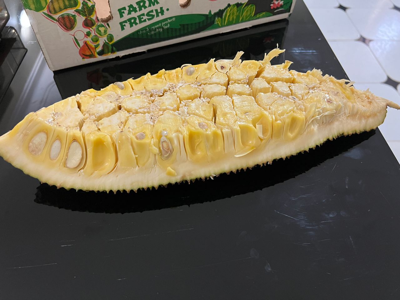 Premium Fresh Pineapples - Image 2